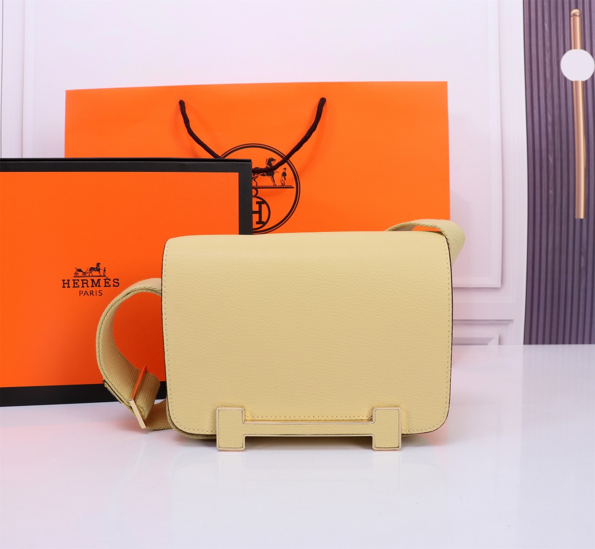 HERMES Geta_off white