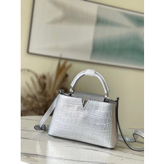 LV  Capucines_silvery