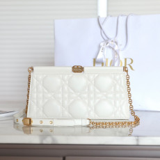 Dior CaroColleNoire_white