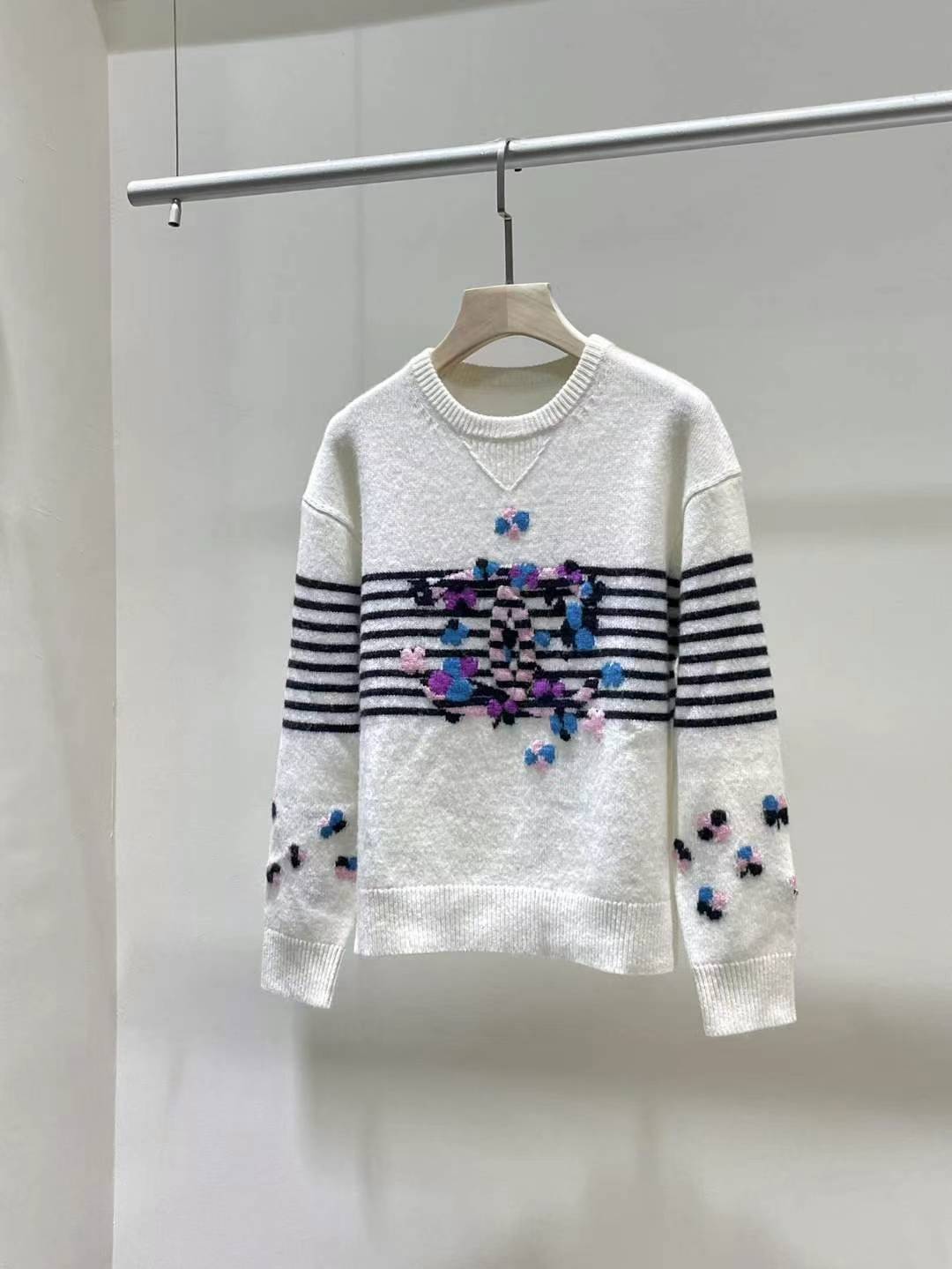 Chanel Sweater_white