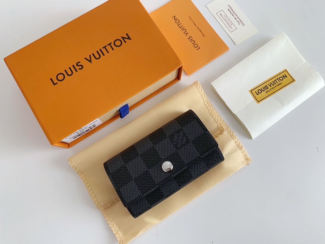 Louis Vuitton_Black