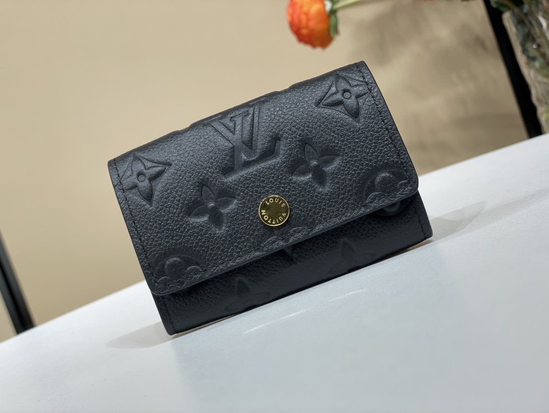 Louis Vuitton_Black