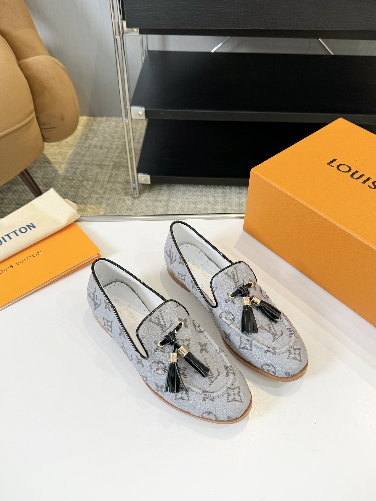 LV Sneakers_Grey