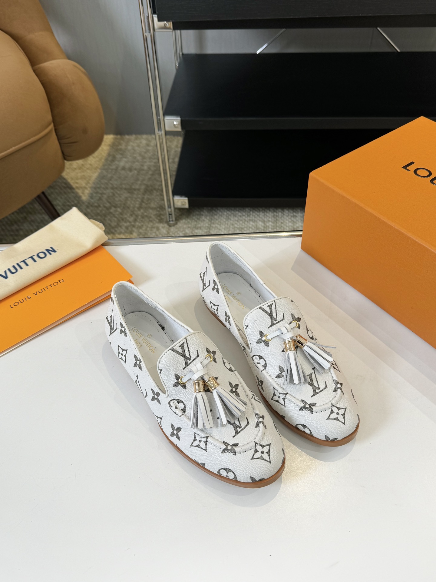 LV Sneakers_white