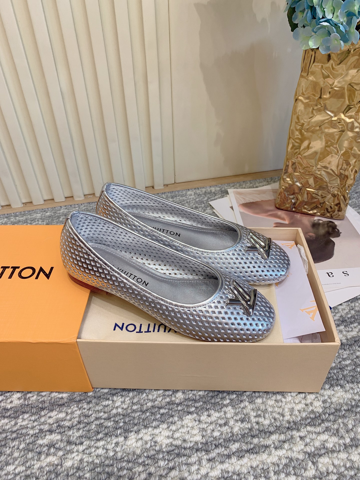 LV Sneakers_Grey