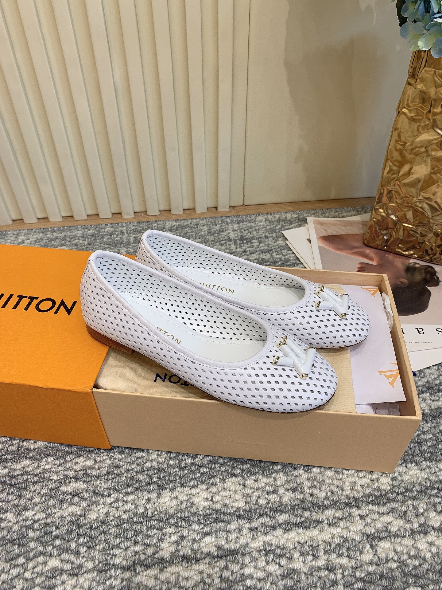 LV Sneakers_white