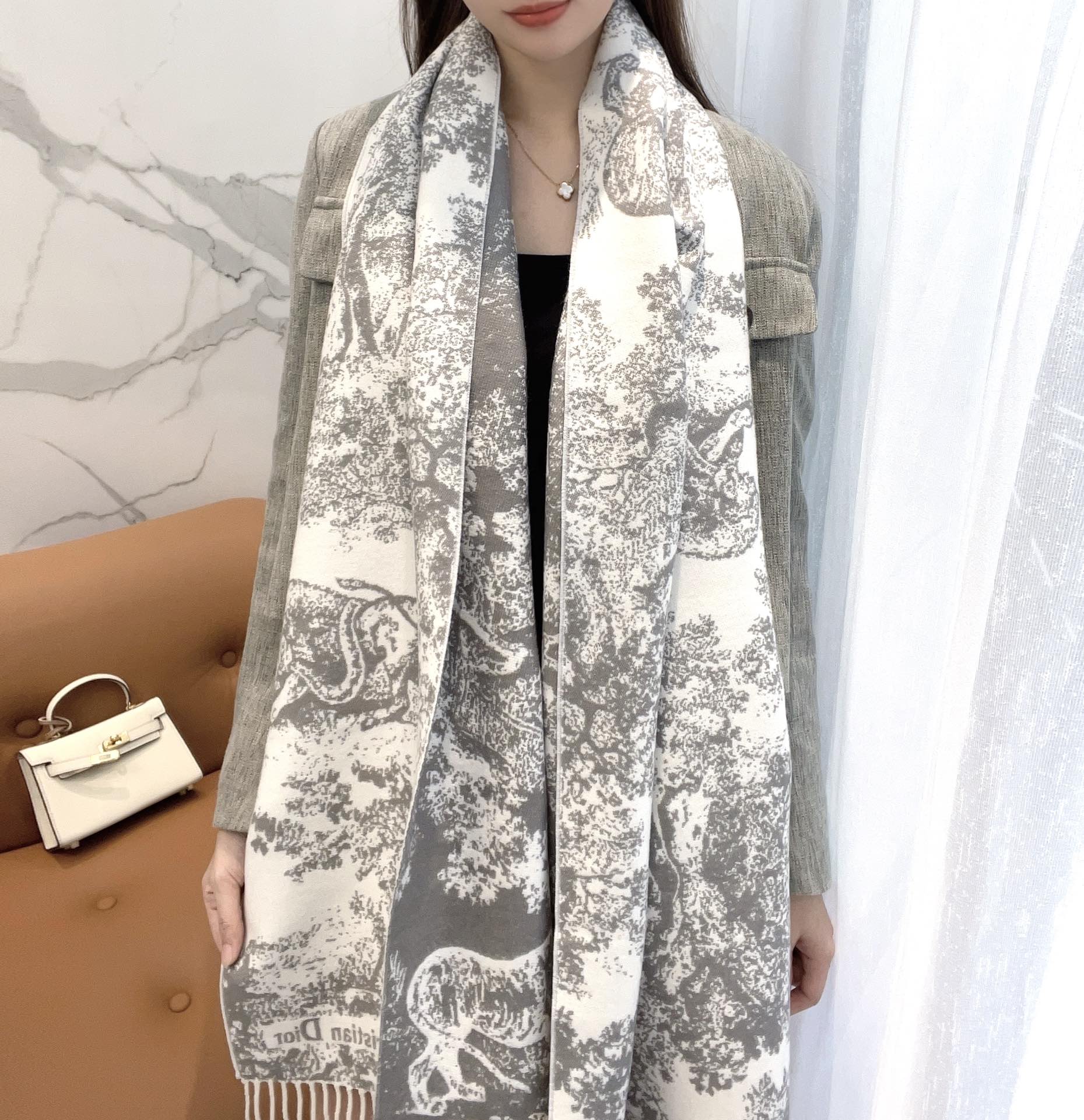 DIOR_SCARF_220x45